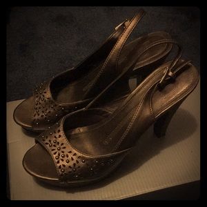 New Directions peep toe with cork 3.5” High Heel